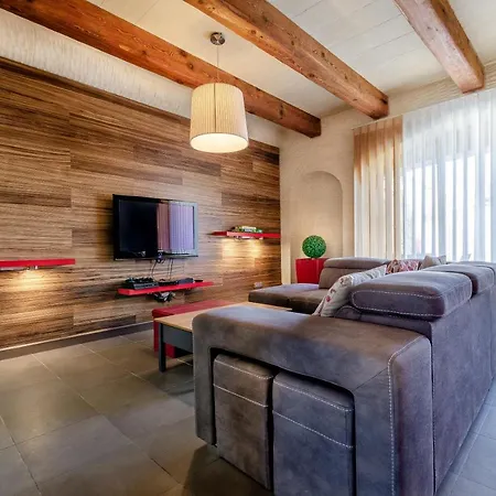 A Popular Pet Friendly With A Pool, Gozo Villa *