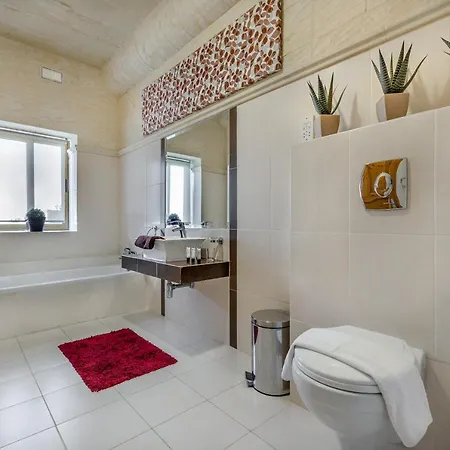 A Popular Pet Friendly With A Pool, Gozo Villa Xaghra