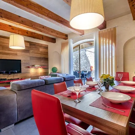 A Popular Pet Friendly With A Pool, Gozo Villa *